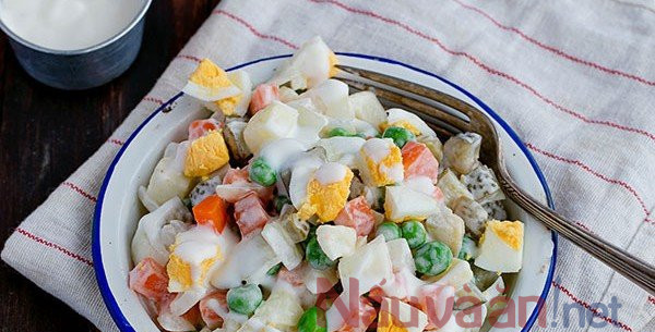 Hướng dẫn làm salad Nga chuẩn vị truyền thống cực kì đơn giản.