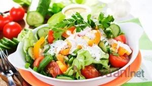 Công thức siêu đơn giản làm salad bí đỏ thịt hun khói đầy đủ dinh dưỡng.