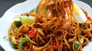 Mách bạn bí quyết làm món mì xào thập cẩm đơn giản mà đầy đủ chất dinh dưỡng.