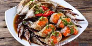 Hướng dẫn làm combo hải sản cá hồi, ghẹ và tôm ngâm tương tốn cơm chuẩn vị Hàn Quốc.