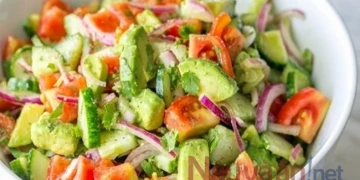 Cách làm salad bơ cà chua thơm ngon giảm cân dễ dàng