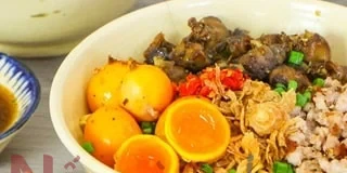 Mì trộn lòng gà trứng non full topping đánh tan cơn đói với cách làm vô cùng nhanh gọn